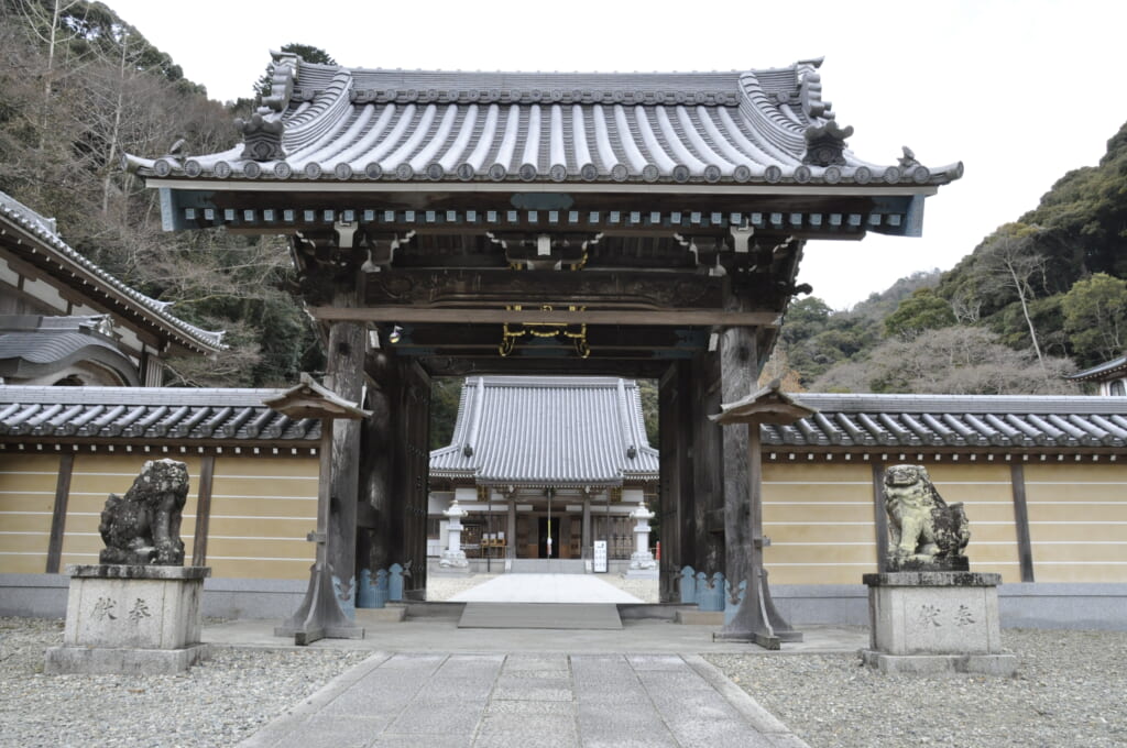 4. 箕面山瀧安寺